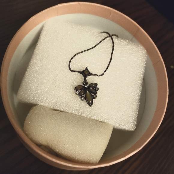 Vintage 1928 Dainty Drop Leaf Necklace - Picture 3 of 6